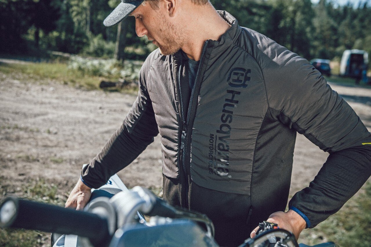 Husqvarna presenta la linea abbigliamento 2022